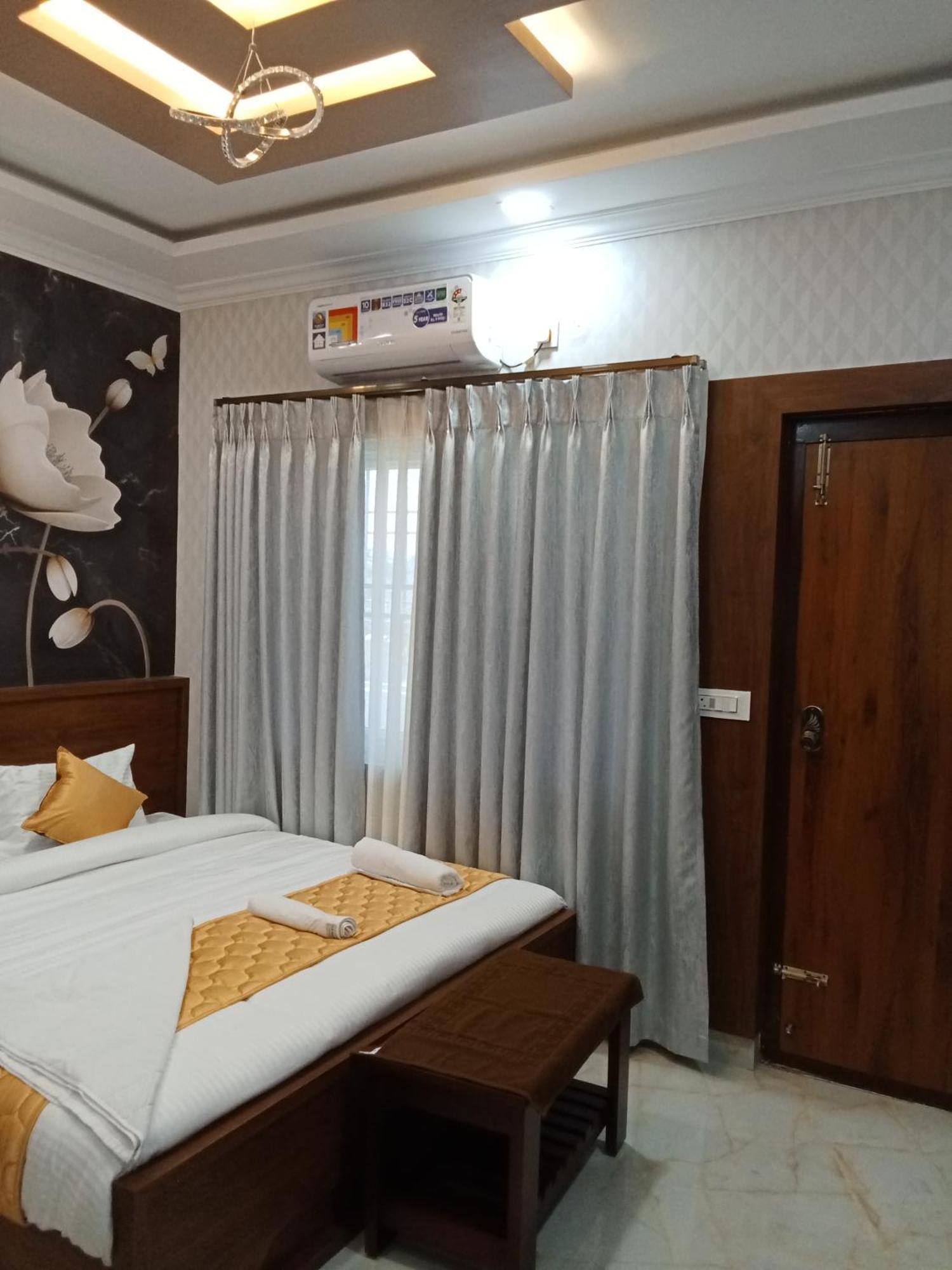 Hotel Golden Residency Kushālnagar Exterior foto